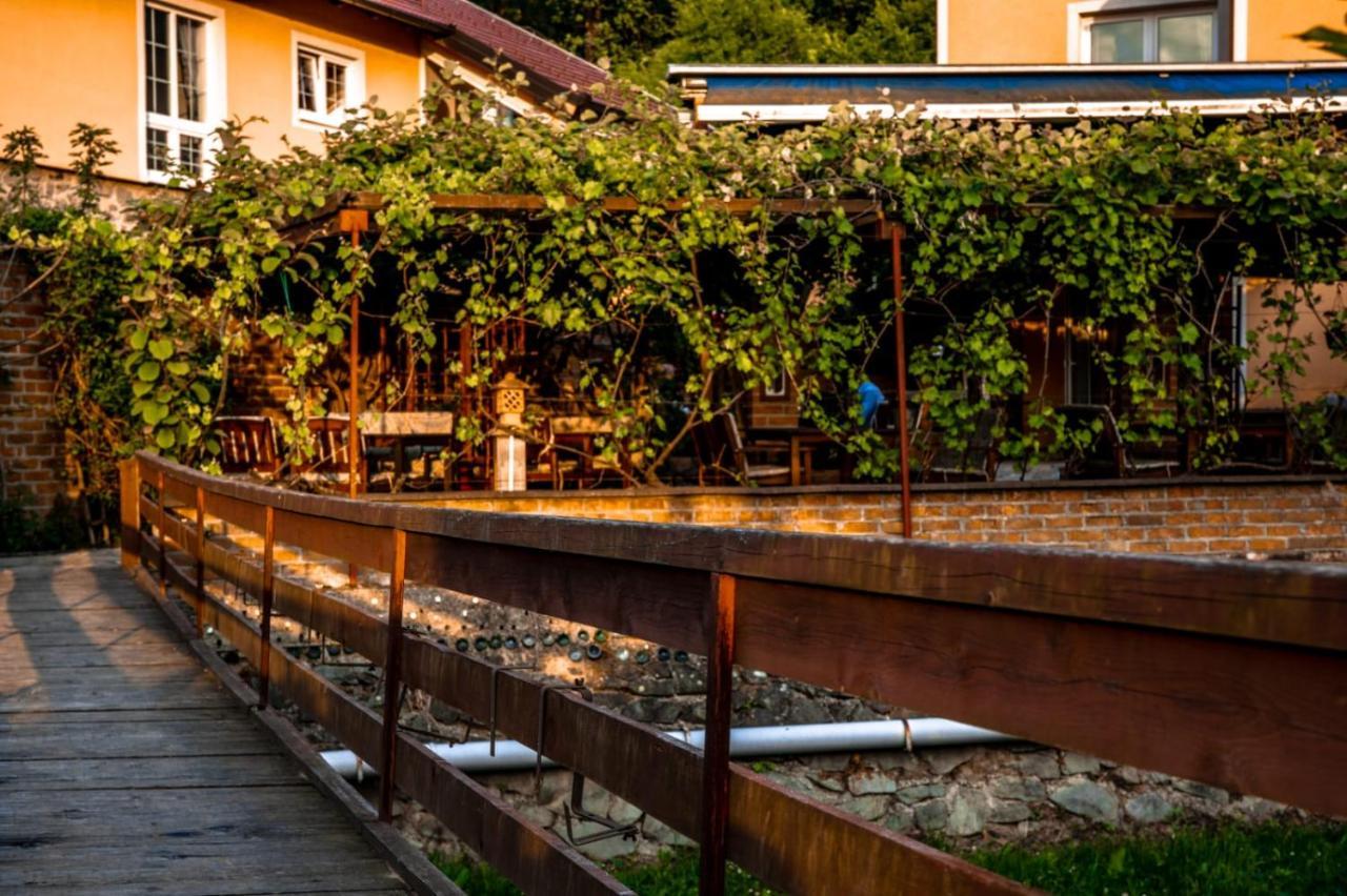 Restoran I Prenociste Egghus Hotel Nasice Buitenkant foto